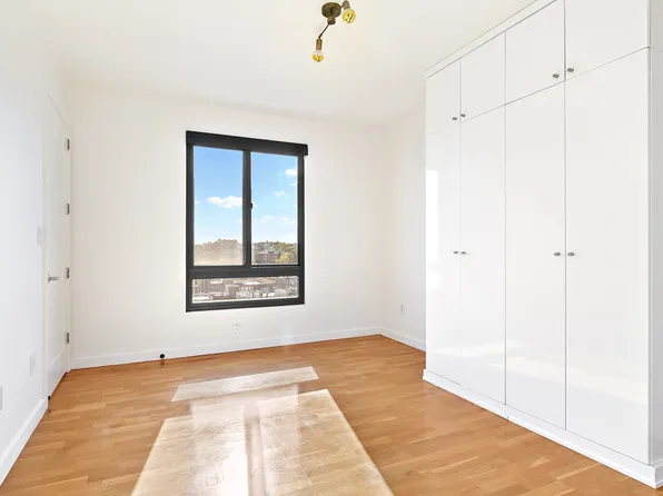 500 4th Avenue image 9 of 17