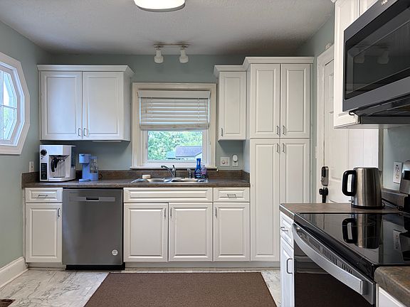 3rd image of 510 Glenville Ave