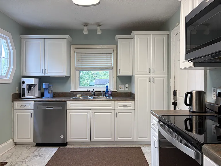 510 Glenville Ave — Photo 8