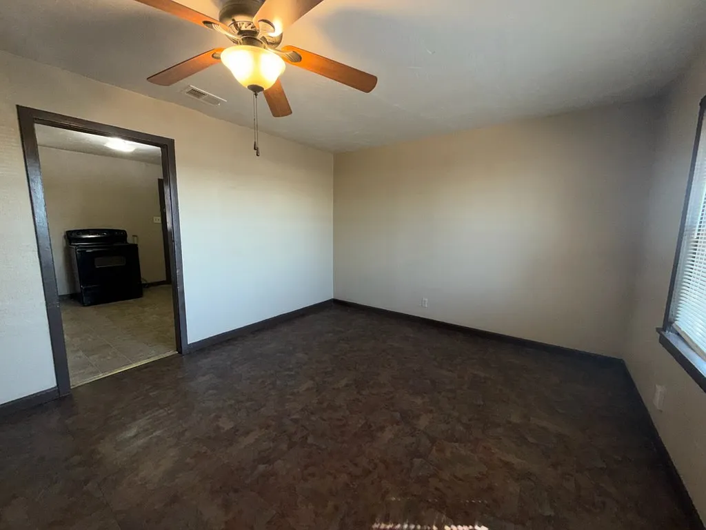 2 bed, $525 — Photo 2
