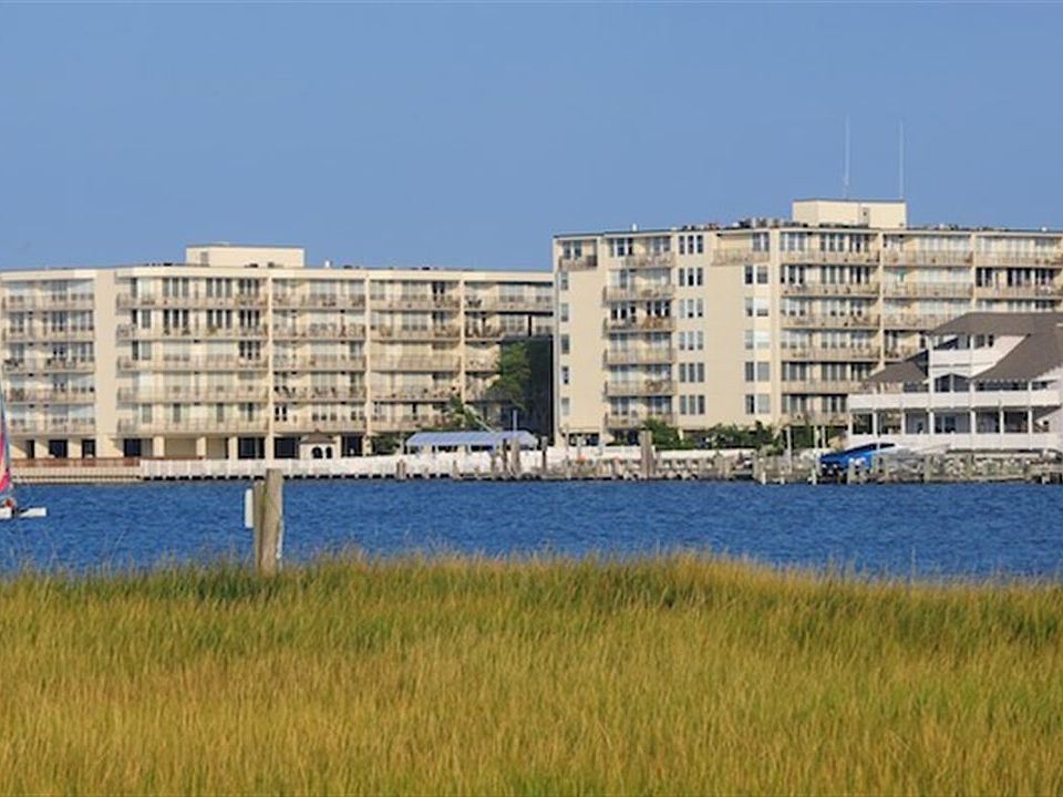 1st image of 500 Bay Ave #1207