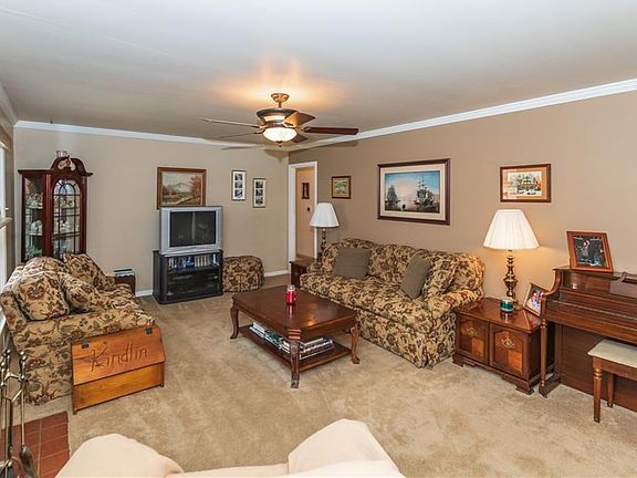 5th image of 925 Oakwood Trl