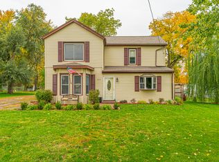 105 S East St, Hudson, IL