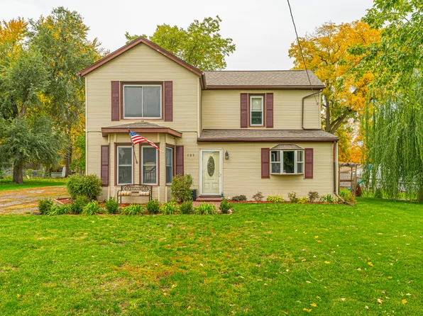 105 S East St, Hudson, IL 61748