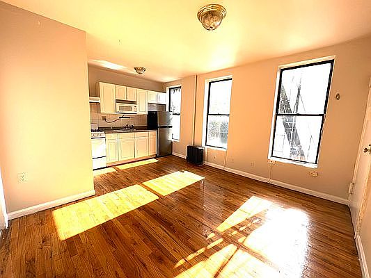 2nd image of 403 E 6th St #2B