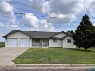 202 S Cherry Ave, Marion, SD 57043