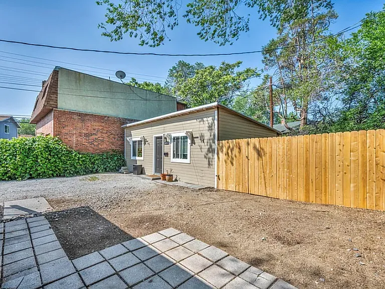 1037 1/2 Litch Ct — Photo 3