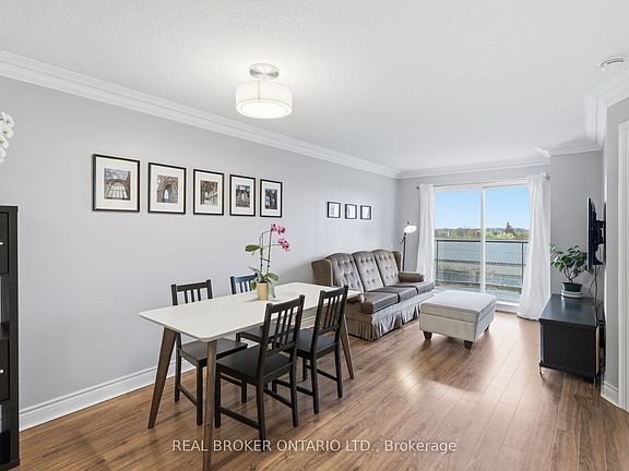 3rd image of 2 Clairtrell Rd #609