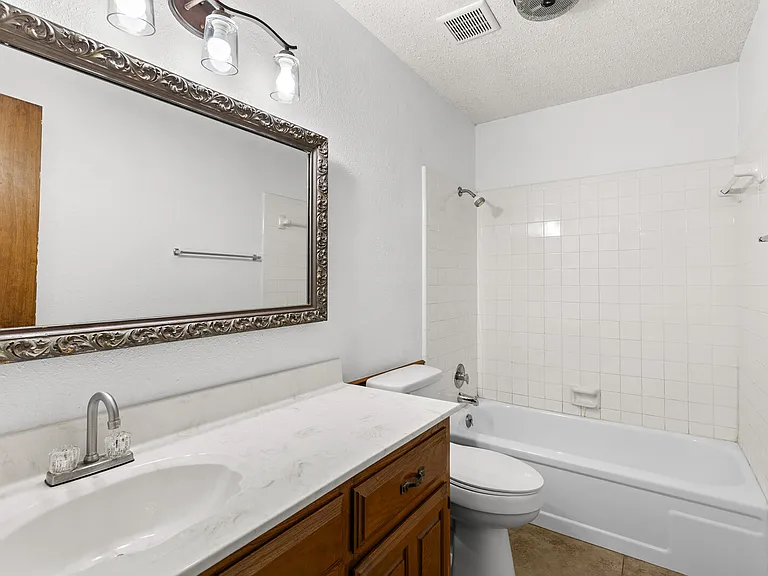 228 Laredo Dr — Photo 12