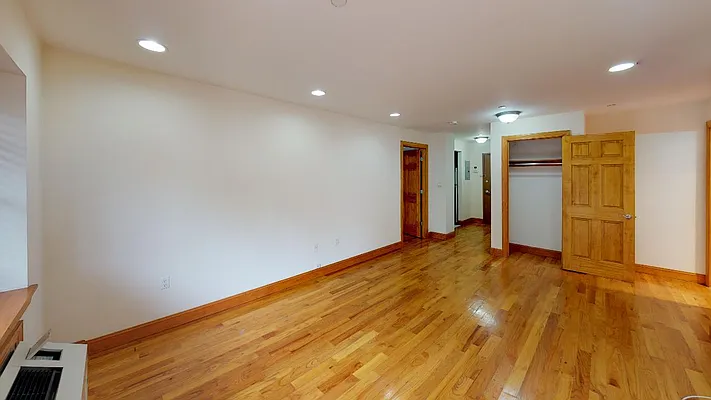 Rented by Metro Garden Realty NYC | media 10