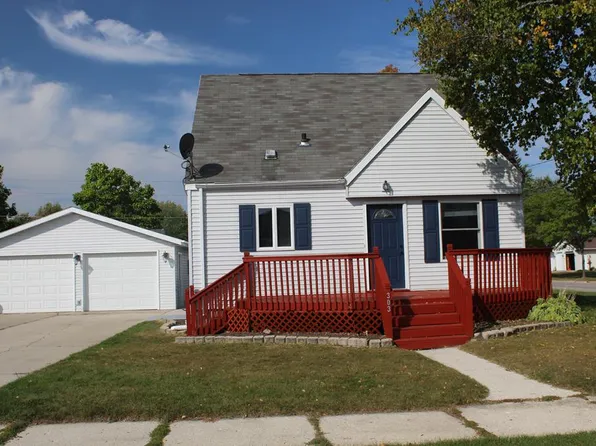 303 Lawndale Ave, Algoma, WI 54201
