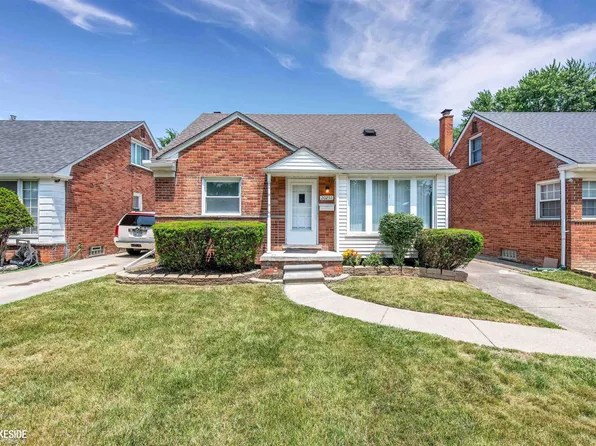 20251 Country Clb, Harper Woods, MI 48225