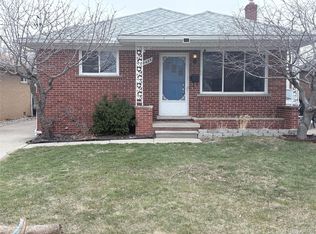22435 Lange St, Saint Clair Shores, MI