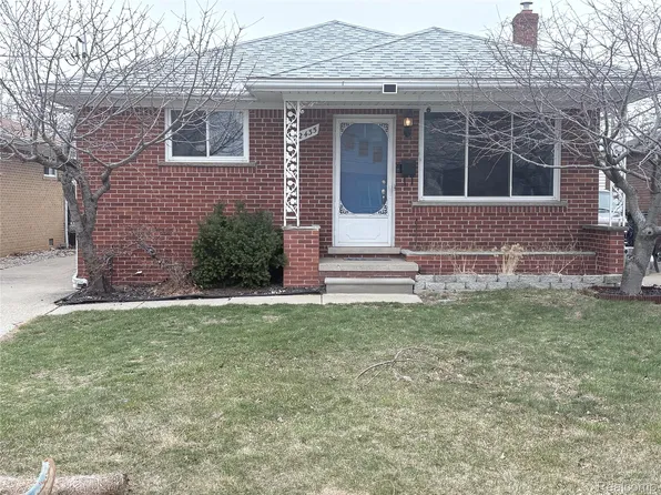 22435 Lange St, Saint Clair Shores, MI 48080