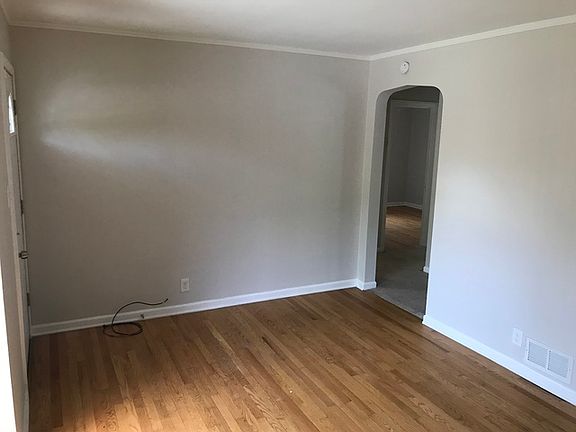 4th image of 21210 Oak St