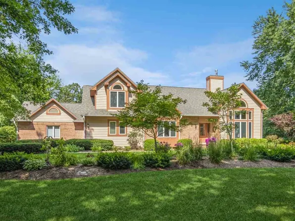 2 Tucson Pl, Iowa City, IA 52246