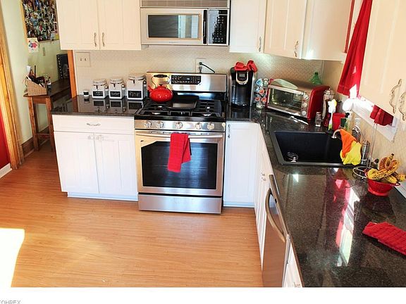 5th image of 1226 Gladys Ave