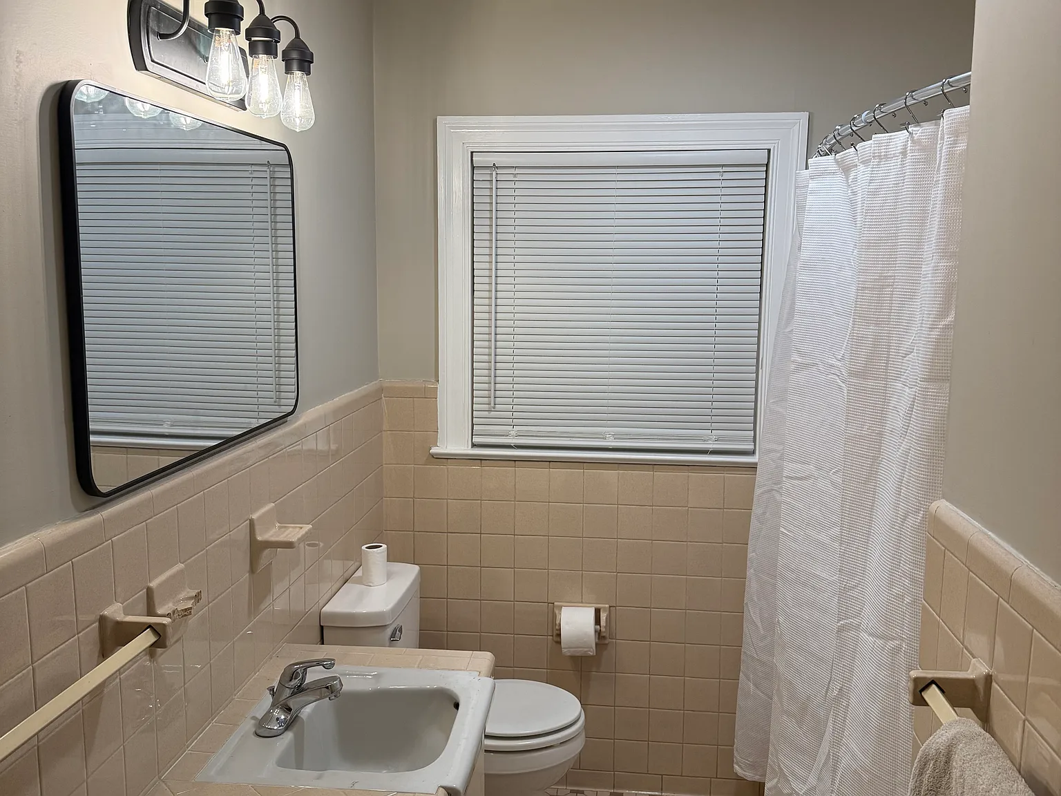 3 bed, 2076 sqft, $2,000 — Photo 4