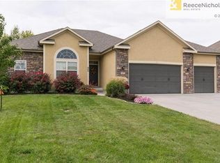 400 NE Blackwood Dr, Lees Summit, MO 64086