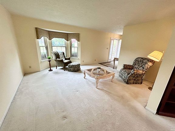 5th image of 307 Castlewood Ct