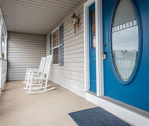 4th image of 417 Wintergreen Dr