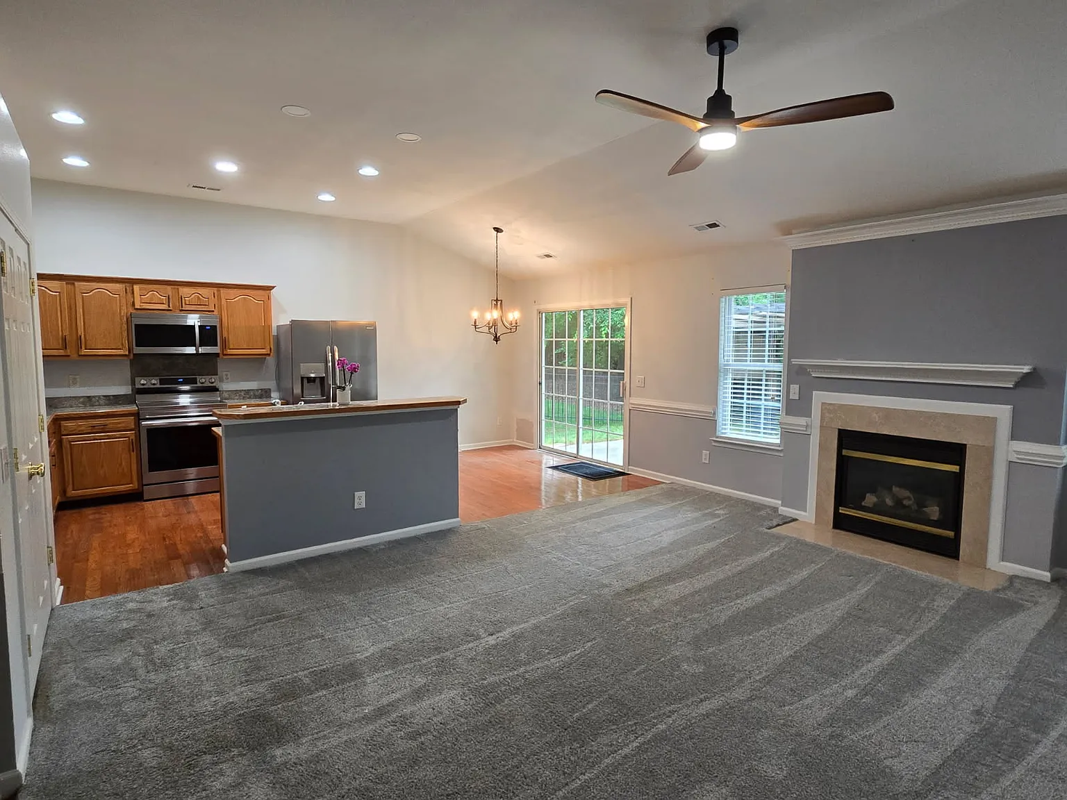 3 bed, 1400 sqft, $2,550 — Photo 2