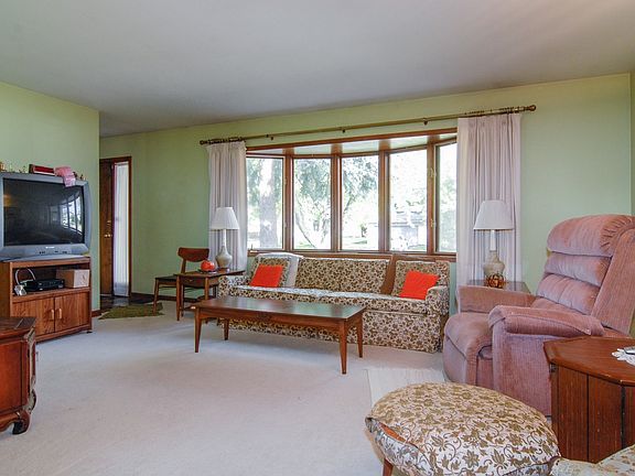 2nd image of 1151 Laurel Dr