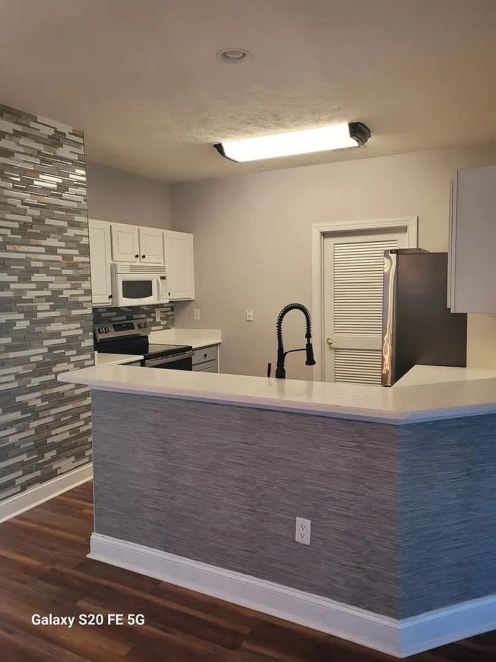 3 bed, 1263 sqft, $1,900 — Photo 2