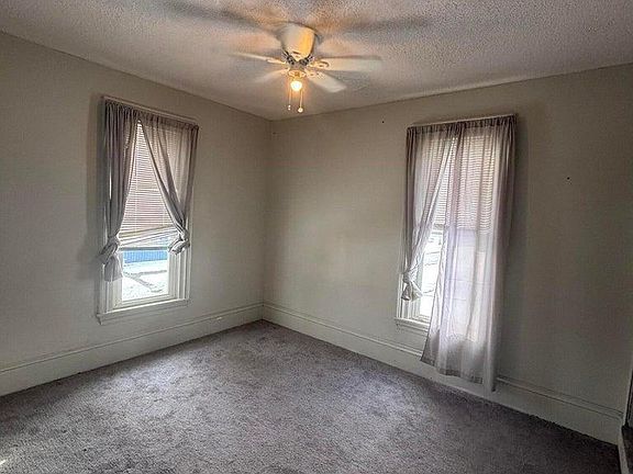 3rd image of 1002 Franklin St