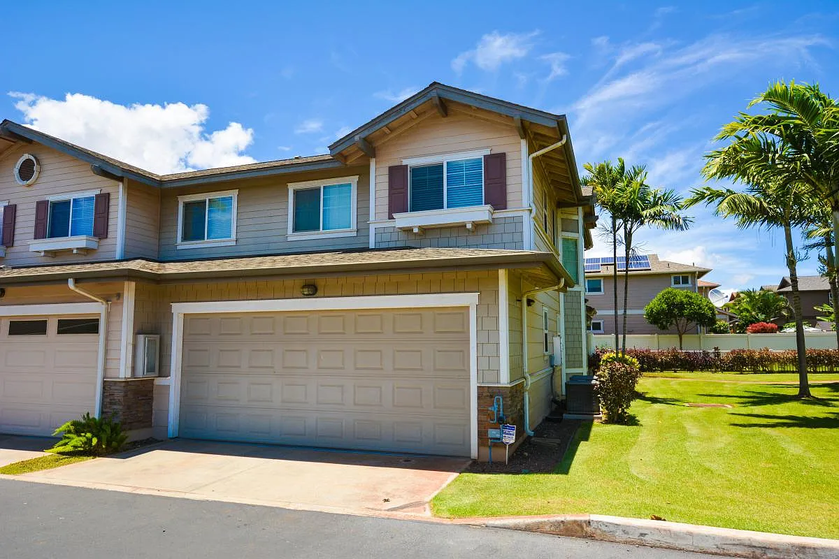 3 bed, 2.5 bath, 1183 sqft, $3,700 — Photo 1