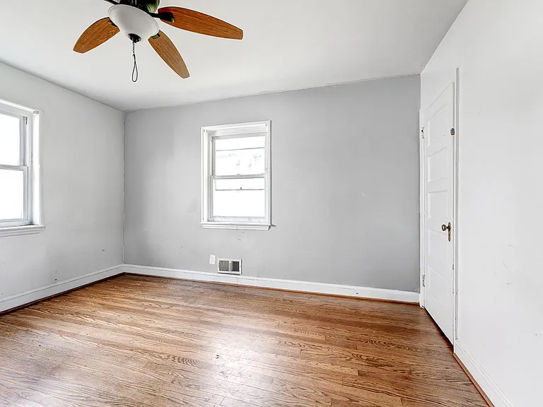 View of 1st bedroom empty
