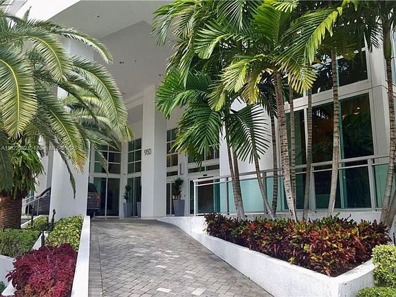 3rd image of 950 Brickell Bay Dr APT 1111