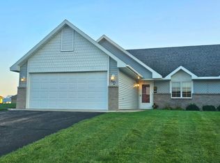 24 Sky View Ln, Morris, MN 56267