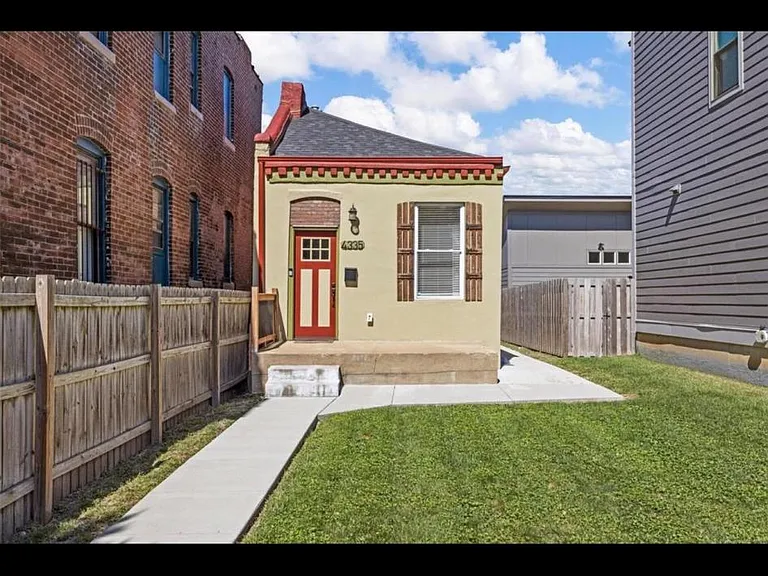 4335 Swan Ave — Photo 2