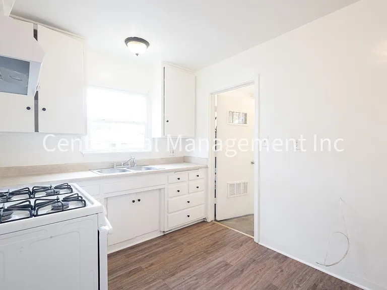 2124 Pacific St — Photo 6
