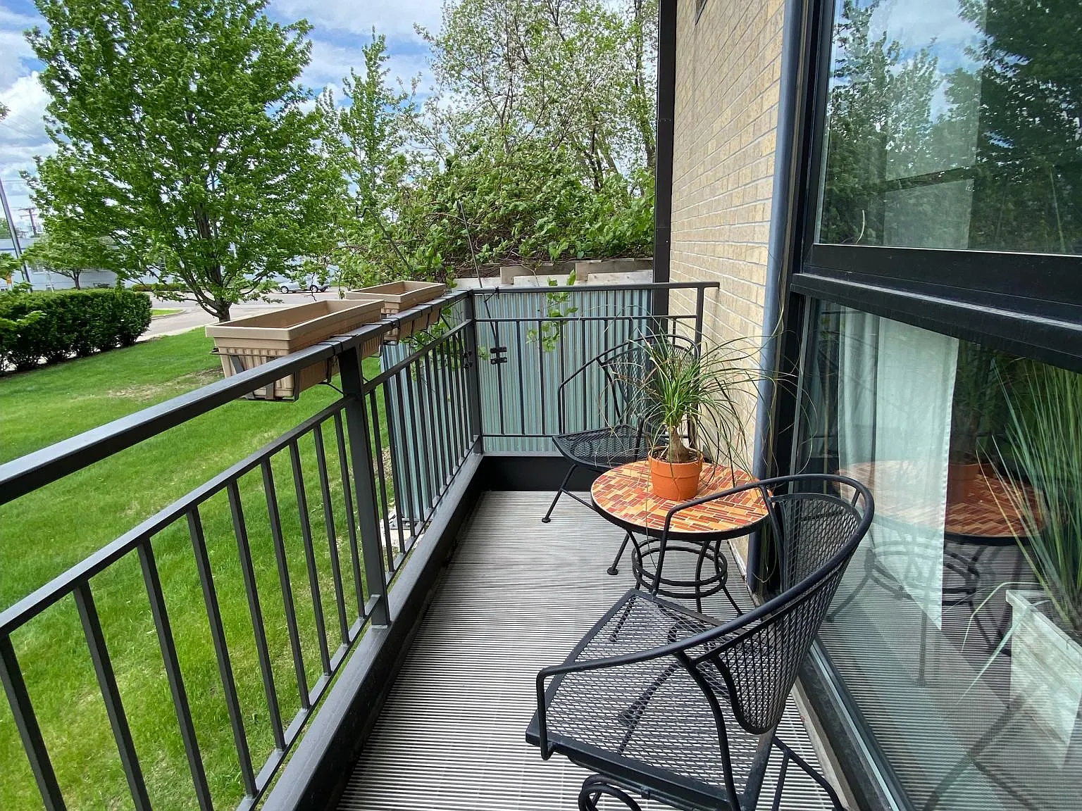 1 bed, 889 sqft, $2,000 — Photo 3