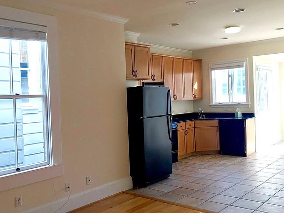 3rd image of 575 Lombard St #Top