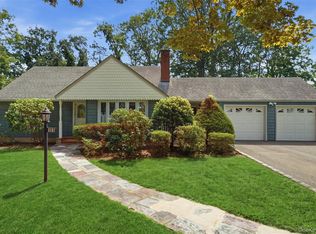 155 Hoover Pl, Centerport, NY 11721