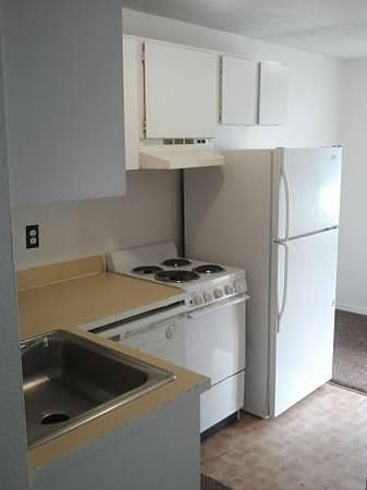 2nd image of 1800 Texas St
