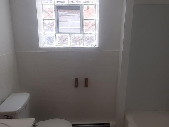 3rd image of 1023 S 11th Ave #Basement
