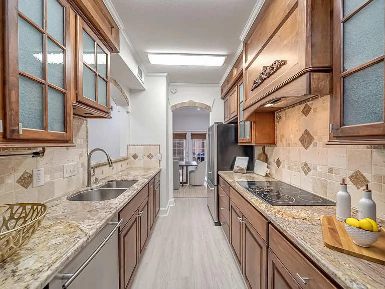 516 S Post Oak Ln #18 — Photo 6
