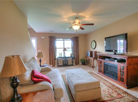 4th image of 1406 Knoll Ln