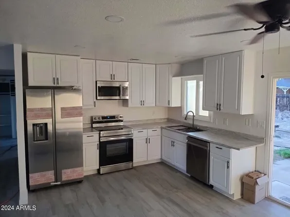 5748 W LUPINE Avenue W, Glendale, AZ 85304