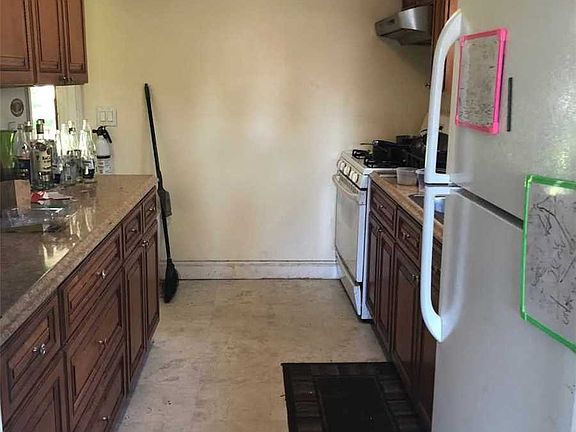 3rd image of 83 Cumberbach St