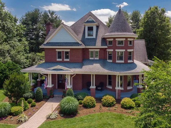 10 Stratford Ln, Lexington, VA 24450