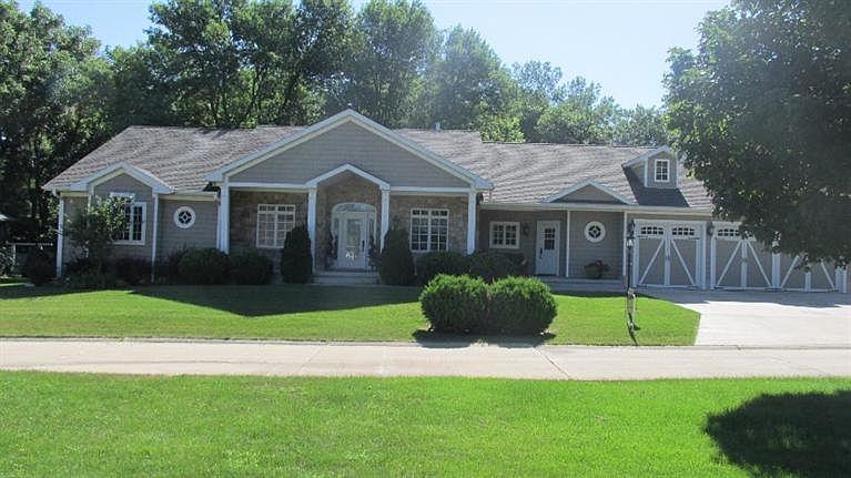 1st image of 15327 Bayside Ct