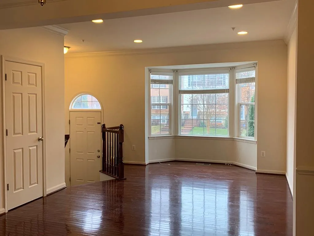 4 bed, 3.5 bath, 2394 sqft, $3,200 — Photo 2