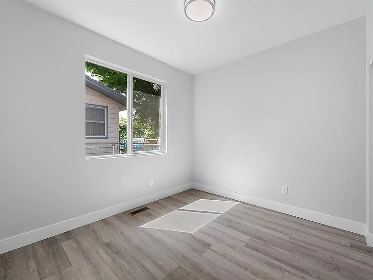 3807 E 27th Ave — Photo 17