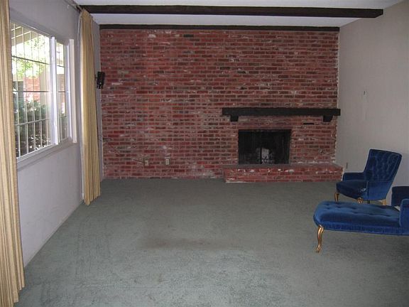 Living Room w/Fireplace