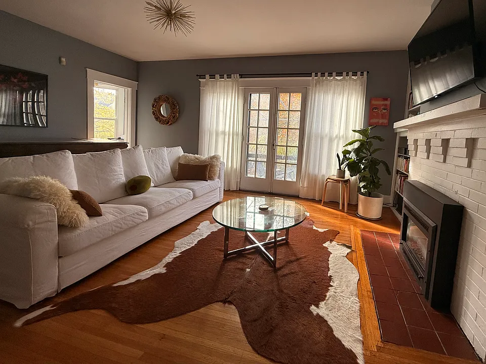 19 Claremont Ave #2